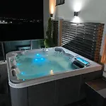 Gavas Jacuzzi & Panoramic View Κλουζ-Ναπόκα