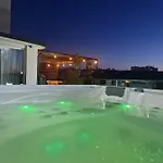 Gavas Jacuzzi & Panoramic View Apartment